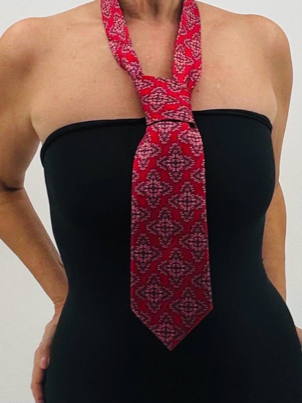 Vera Bradley for Baekgaard Frankly Scarlet Retired Pattern 100% Silk Necktie Tie